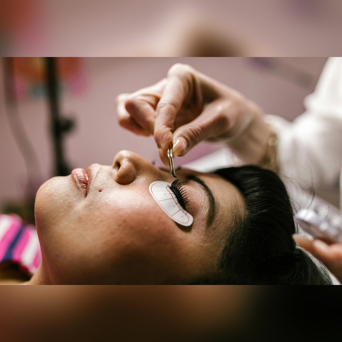 Lash Extensions vs. Lash Lifts: What’s the Difference and Which One’s Right for You?