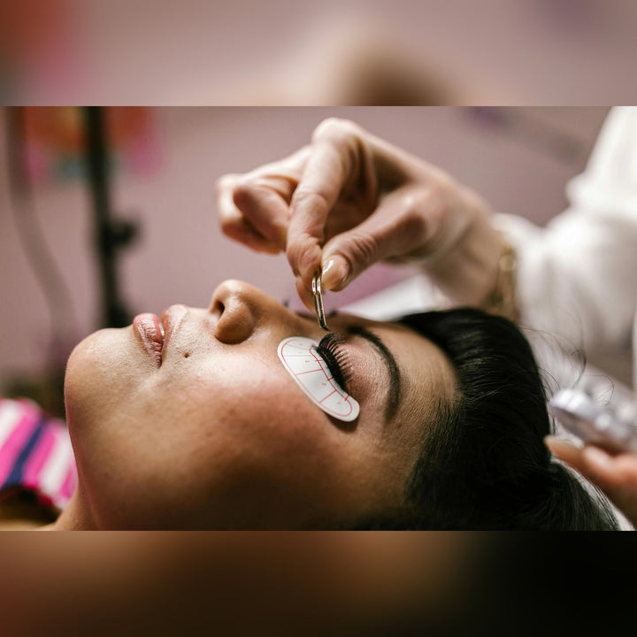 Lash Extensions vs. Lash Lifts: What’s the Difference and Which One’s Right for You?